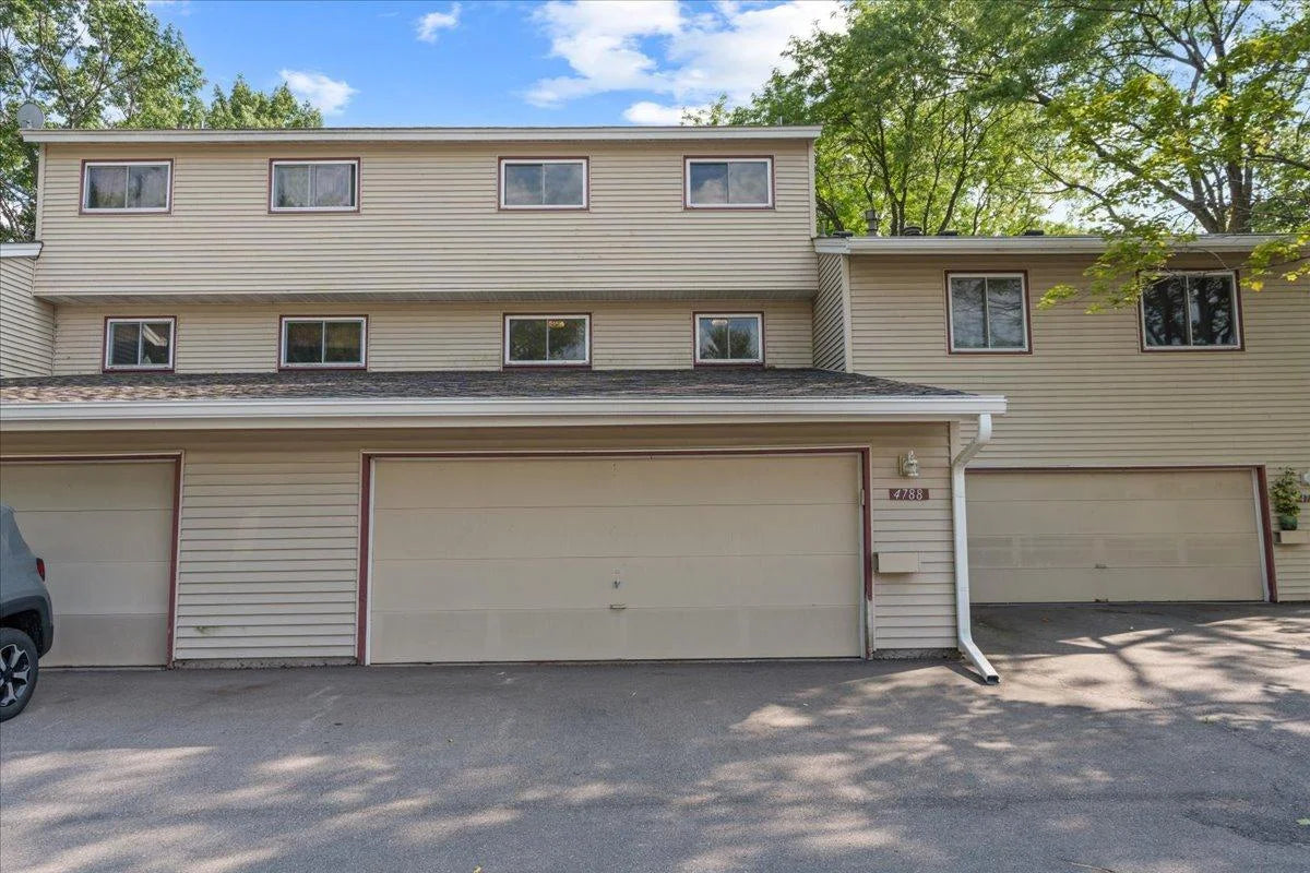 4788 Grenwich Way, Oakdale, MN 55128