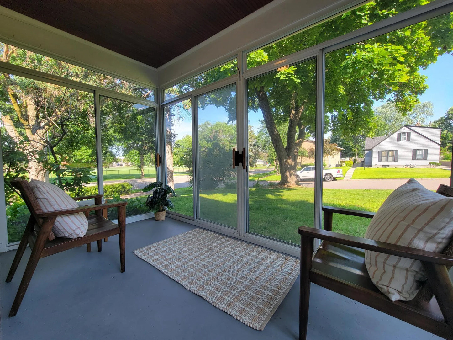 4240 Lake Road Avenue, Robbinsdale, MN 55422