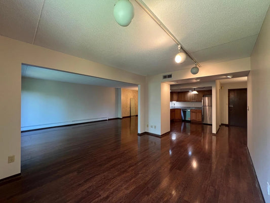 2485 Londin Lane, Maplewood, MN 55119
