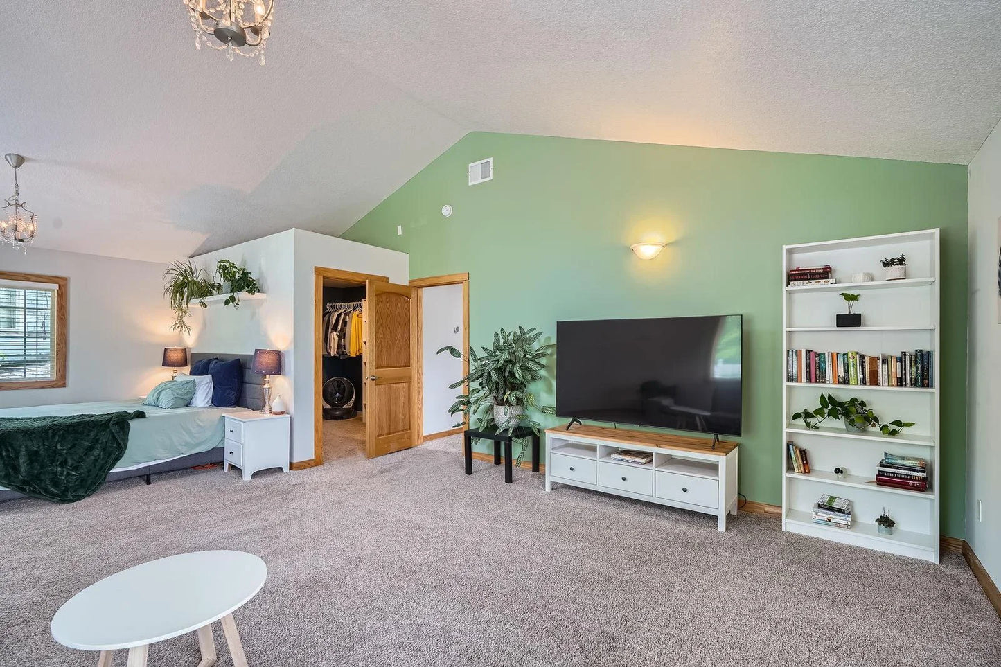 8 Queen Avenue, Minneapolis, MN 55405