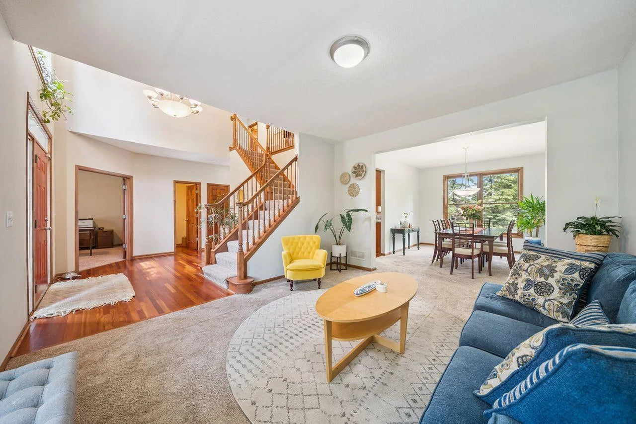 4628 Pinetree Curve, Eagan, MN 55122