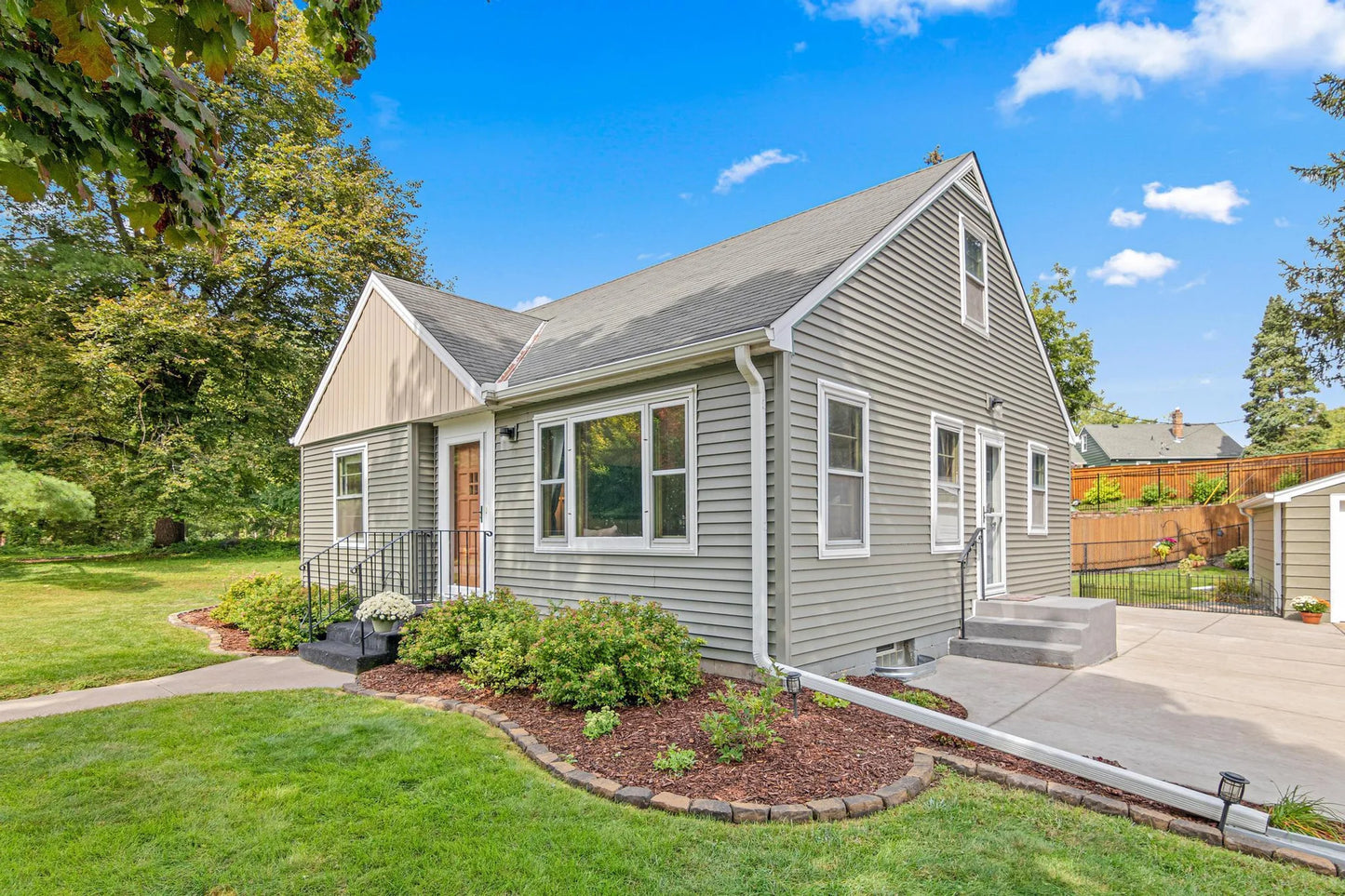 503 Glenwood Avenue, Roseville, MN 55113