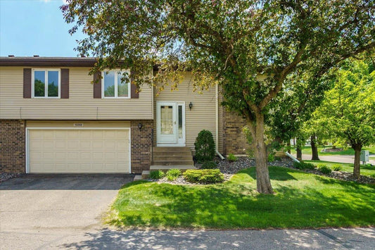 10350 Balsam Lane, Eden Prairie, MN 55347