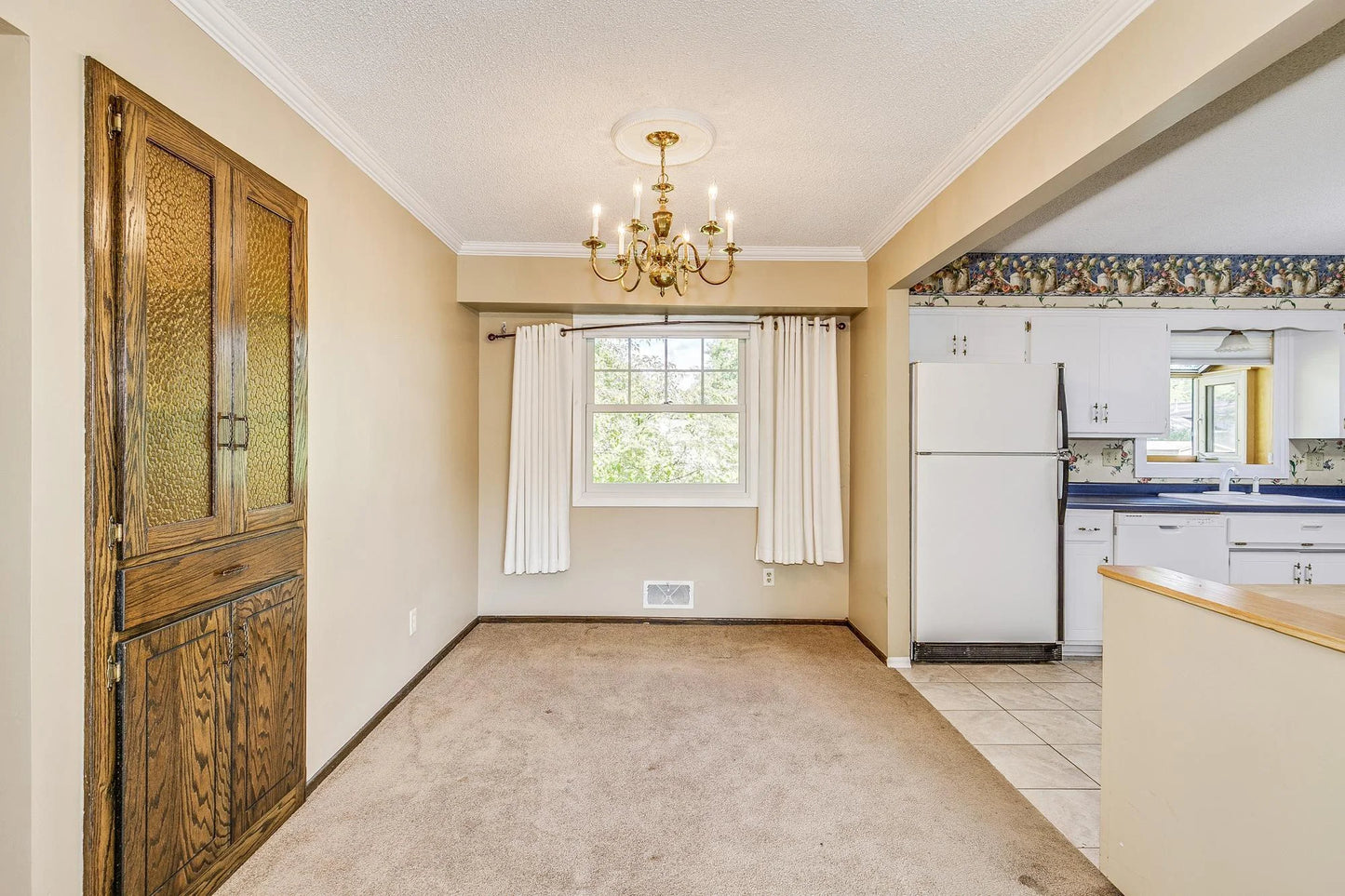 4244 Mcmenemy Street, Vadnais Heights, MN 55127