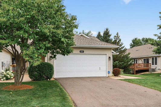 5215 Deerfield Lane, Prior Lake, MN 55372