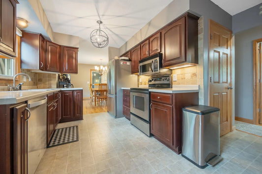 521 Unique Drive, Burnsville, MN 55337