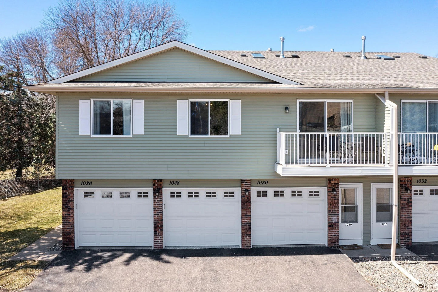 1030 Pond View Court, Vadnais Heights, MN 55127