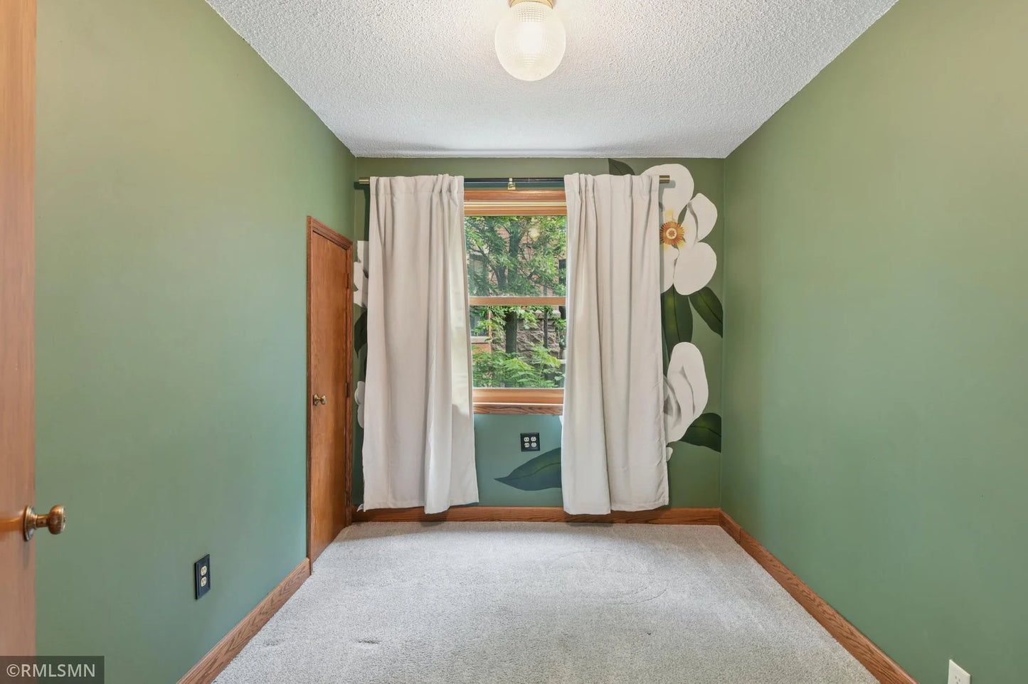 76 Western Avenue, Saint Paul, MN 55102
