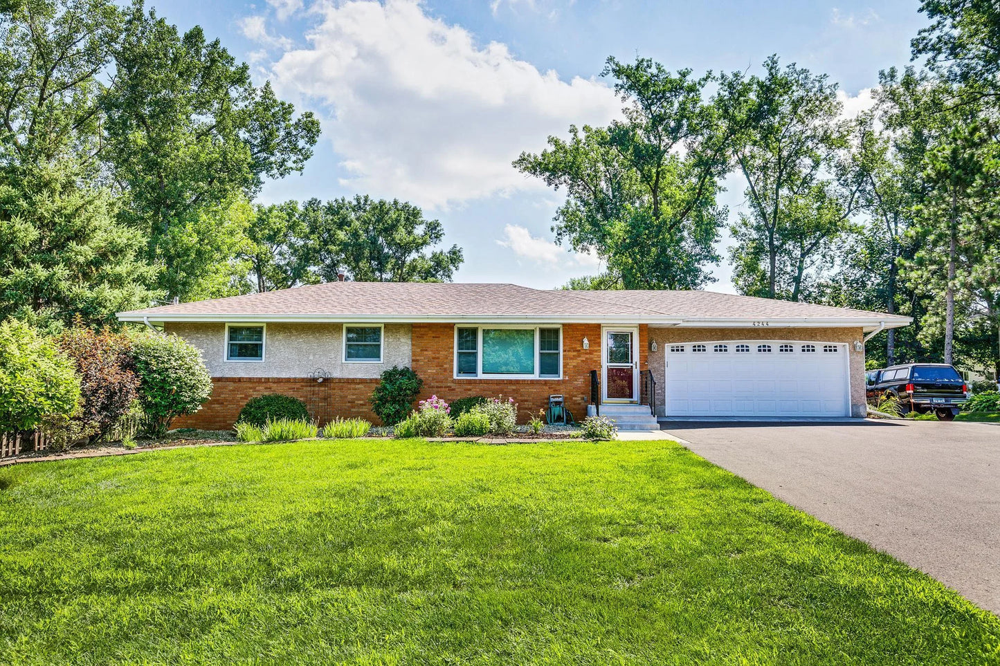 4244 Mcmenemy Street, Vadnais Heights, MN 55127