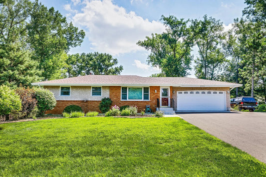 4244 Mcmenemy Street, Vadnais Heights, MN 55127