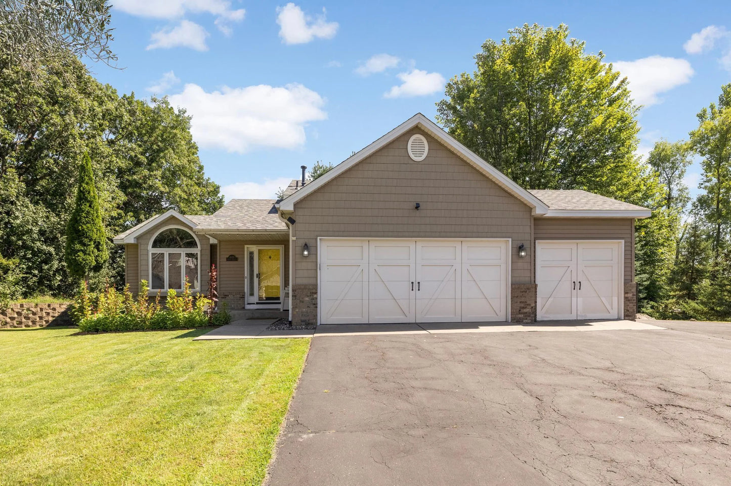 4625 Hamlet Avenue, Oakdale, MN 55128