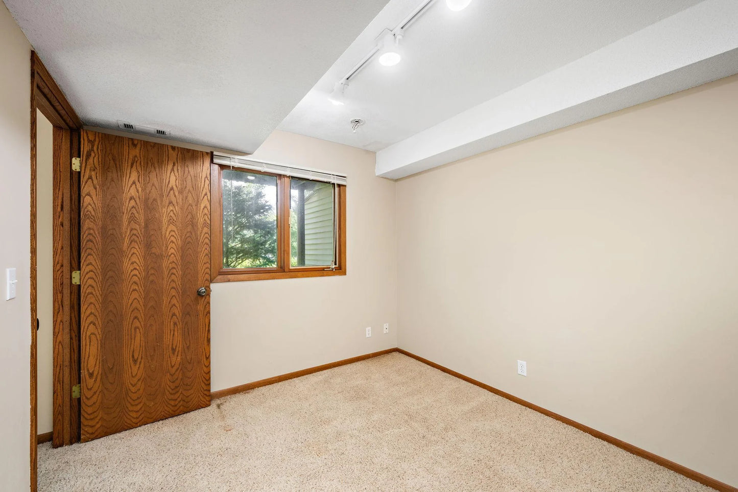 10372 Balsam Lane, Eden Prairie, MN 55347