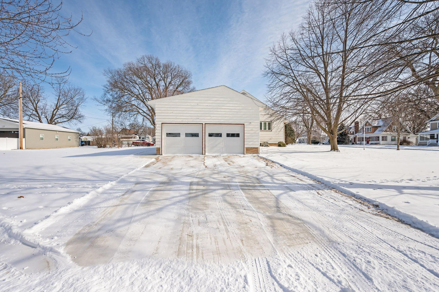 305 2nd Street, Blue Earth, MN 56013