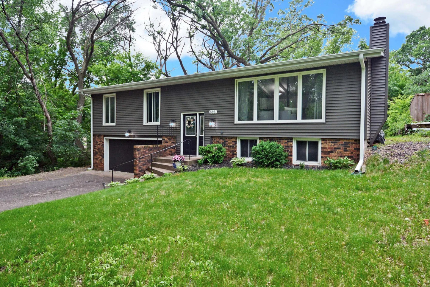685 Mcknight Road, Saint Paul, MN 55119