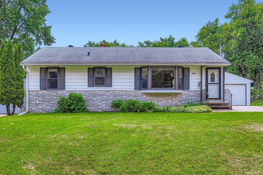 2524 Mayer Lane, Maplewood, MN 55119