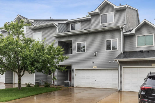 631 Woodduck Drive, Woodbury, MN 55125
