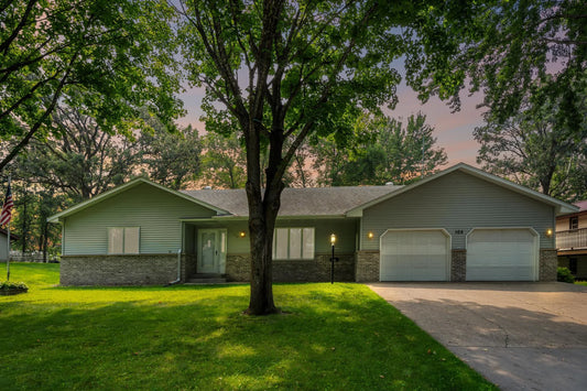 105 Knollwood Street, Annandale, MN 55302
