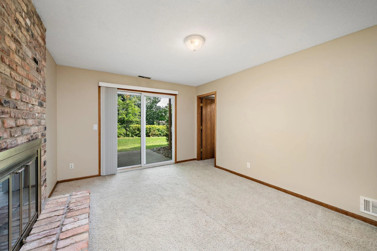10372 Balsam Lane, Eden Prairie, MN 55347
