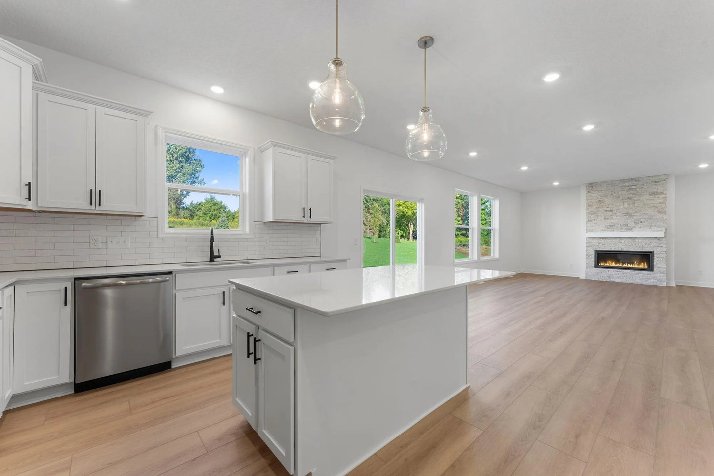 5180 Windlass Drive, Woodbury, MN 55129