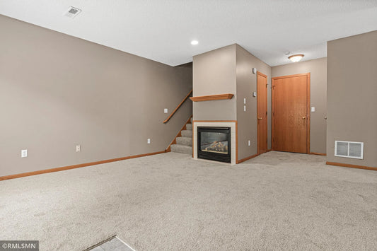 4923 Grenwich Place, Oakdale, MN 55128
