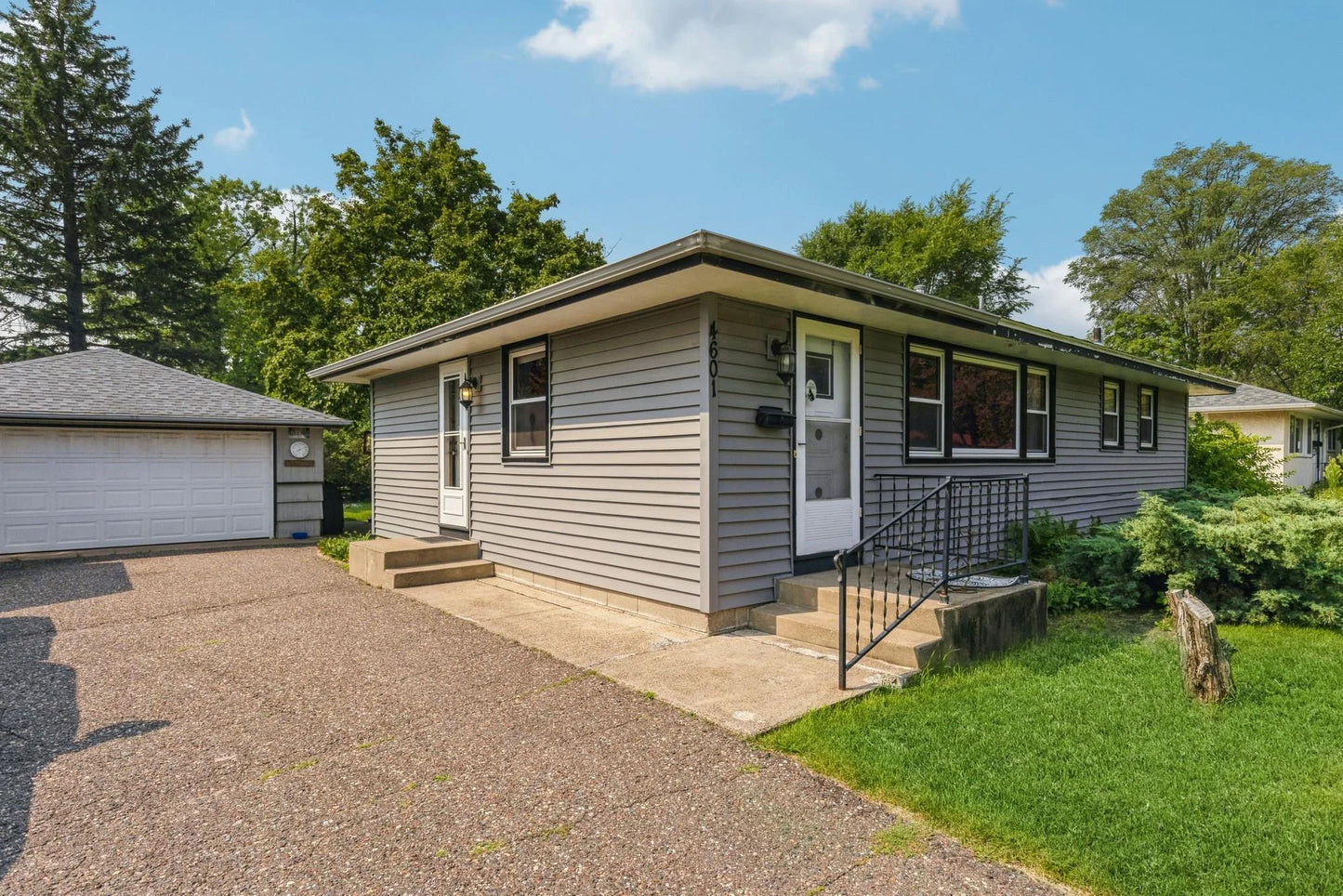 4601 Winchester Lane, Brooklyn Center, MN 55429