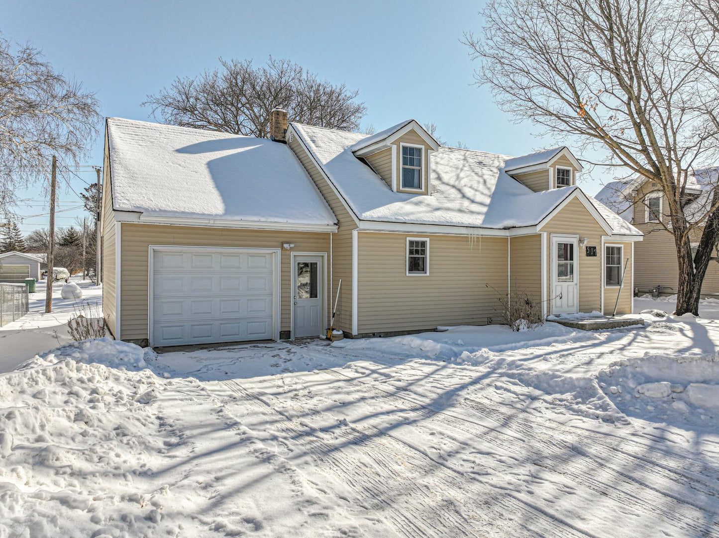 517 Douglas Avenue, Parkers Prairie, MN 56361