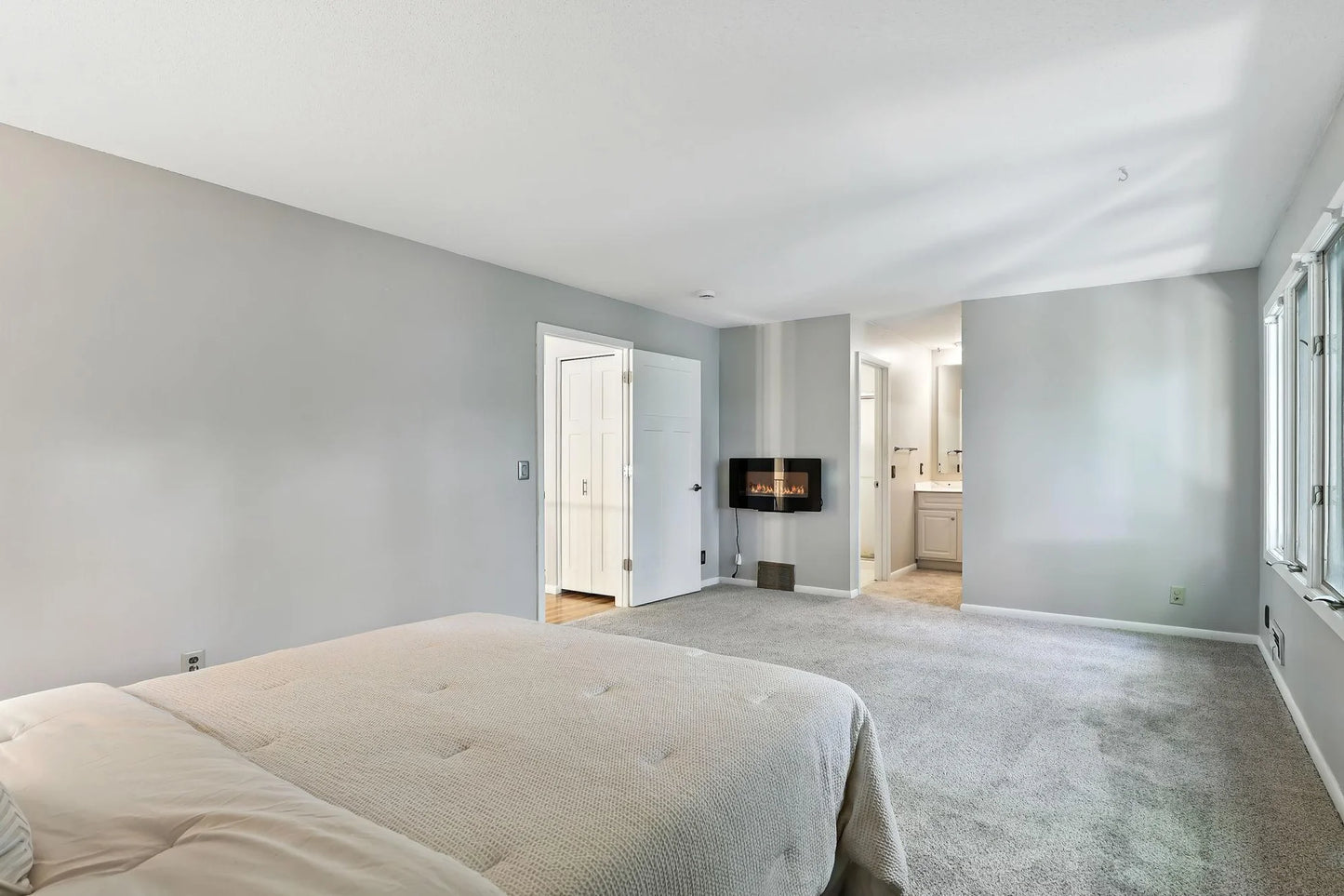 10260 Berkshire Road, Bloomington, MN 55437