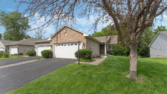 539 Deer Ridge Lane, Maplewood, MN 55119