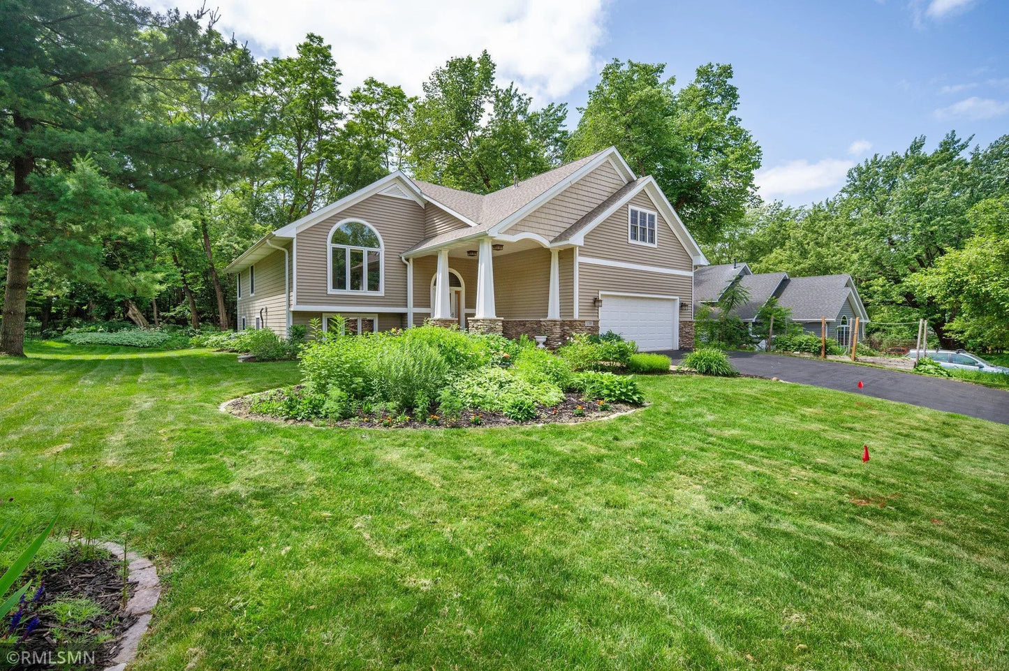 138 Dahlia Street, Mahtomedi, MN 55115