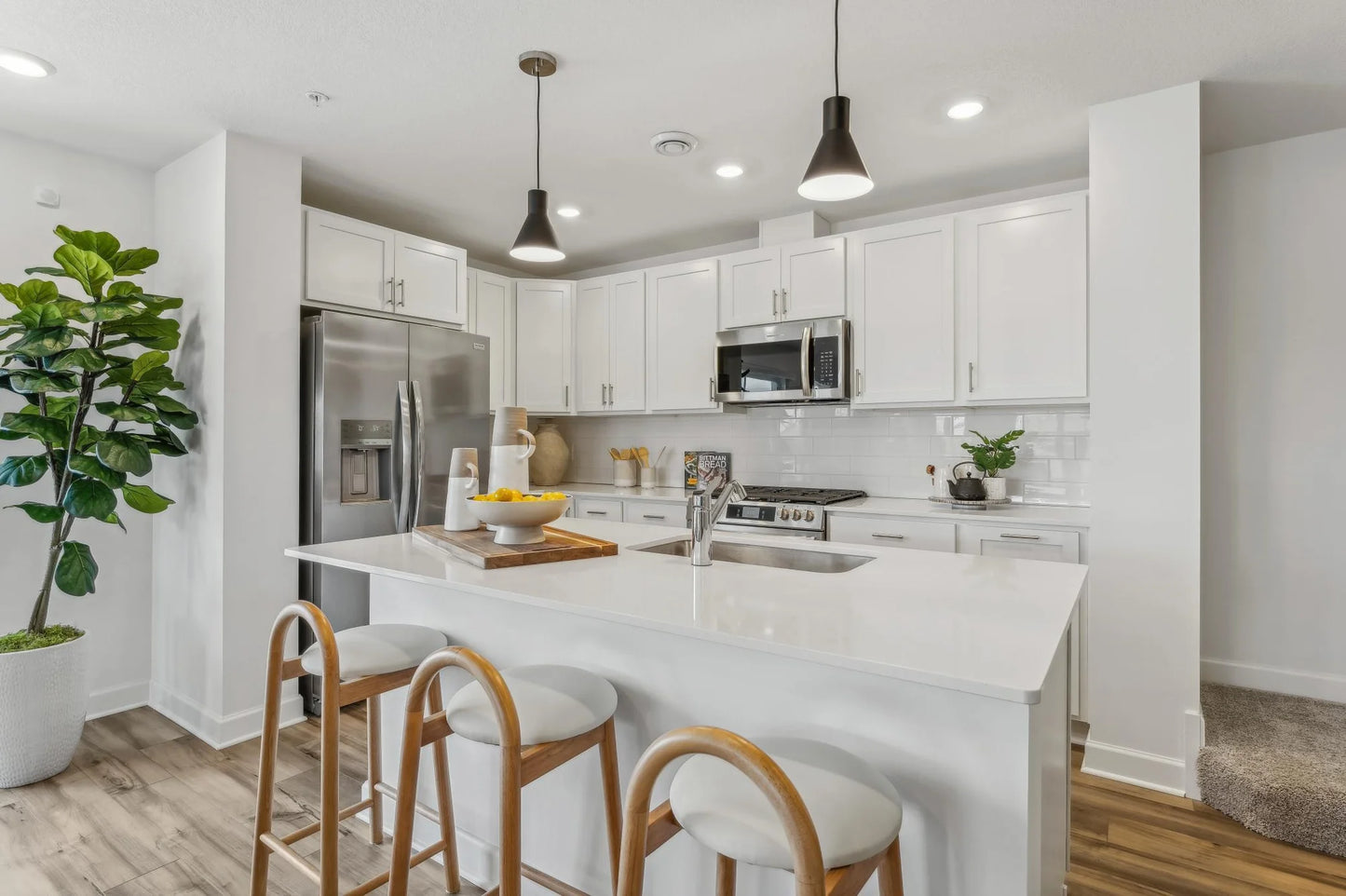 5291 Long Pointe Pass, Woodbury, MN 55129