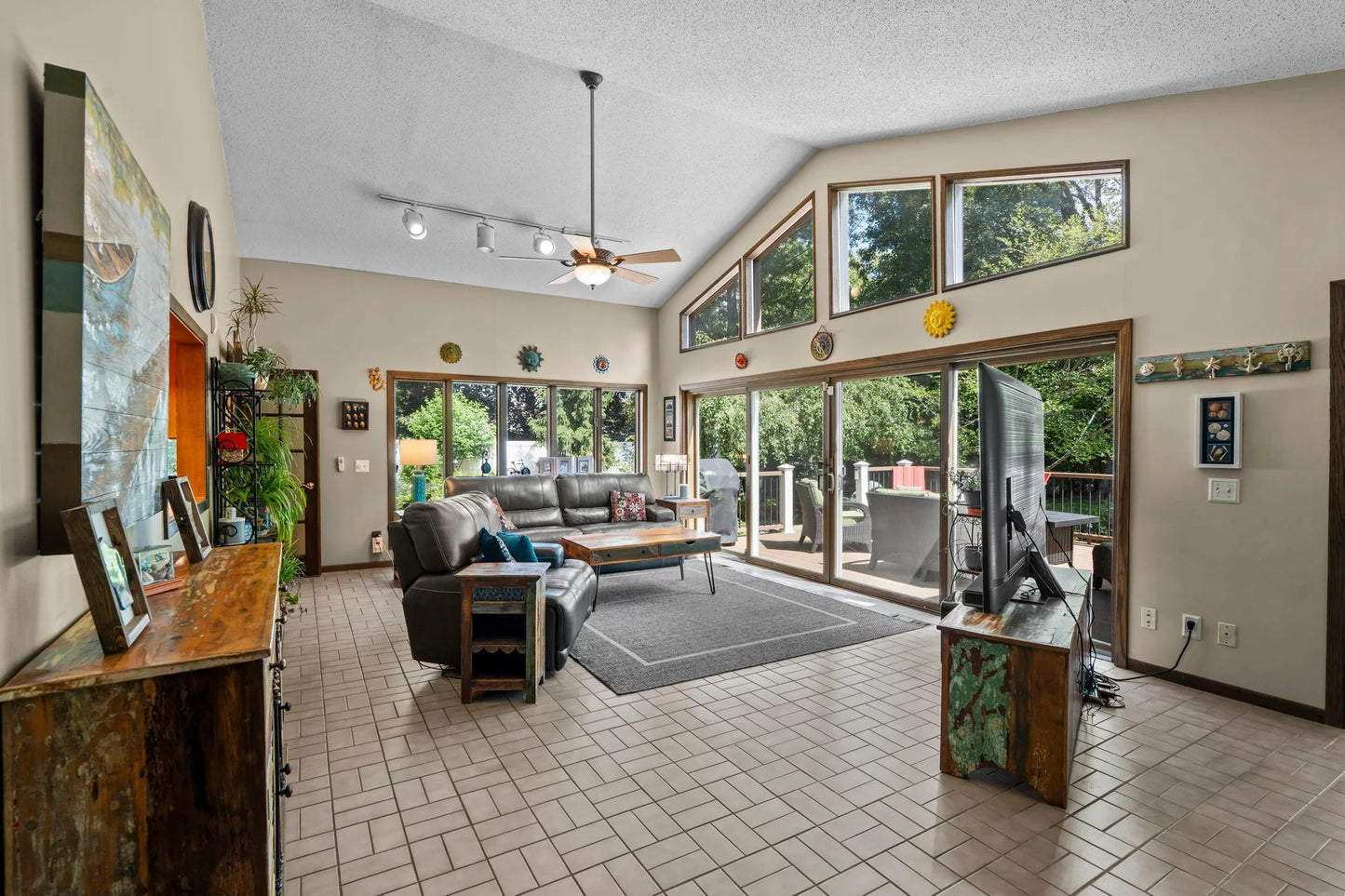 4530 Oak Leaf Drive, Vadnais Heights, MN 55127