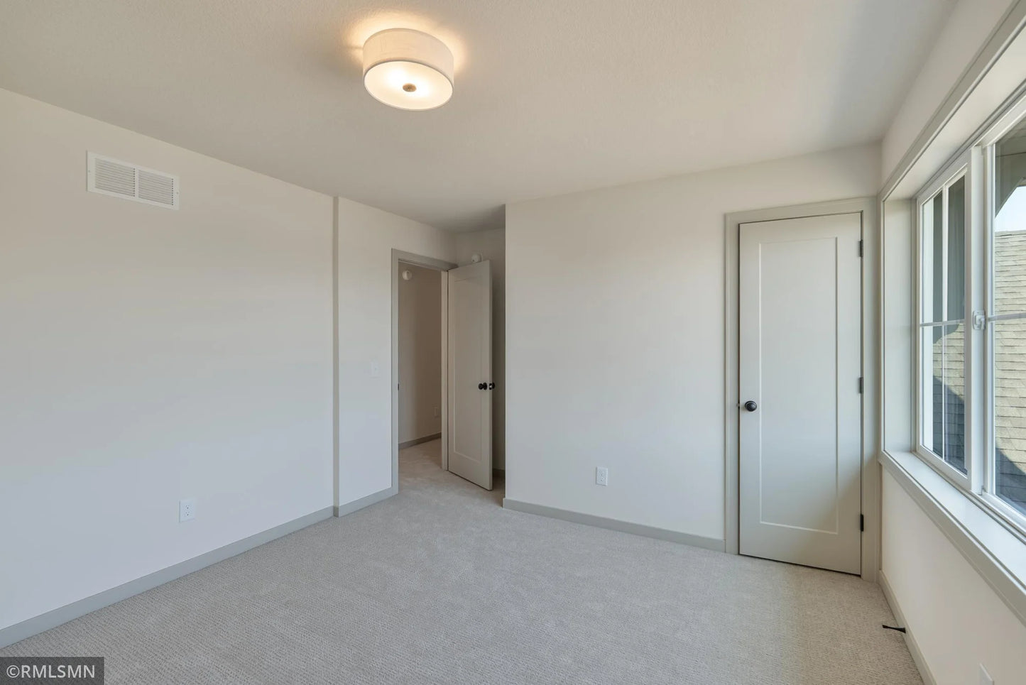 5036 Airlake Draw , Woodbury, MN 55129