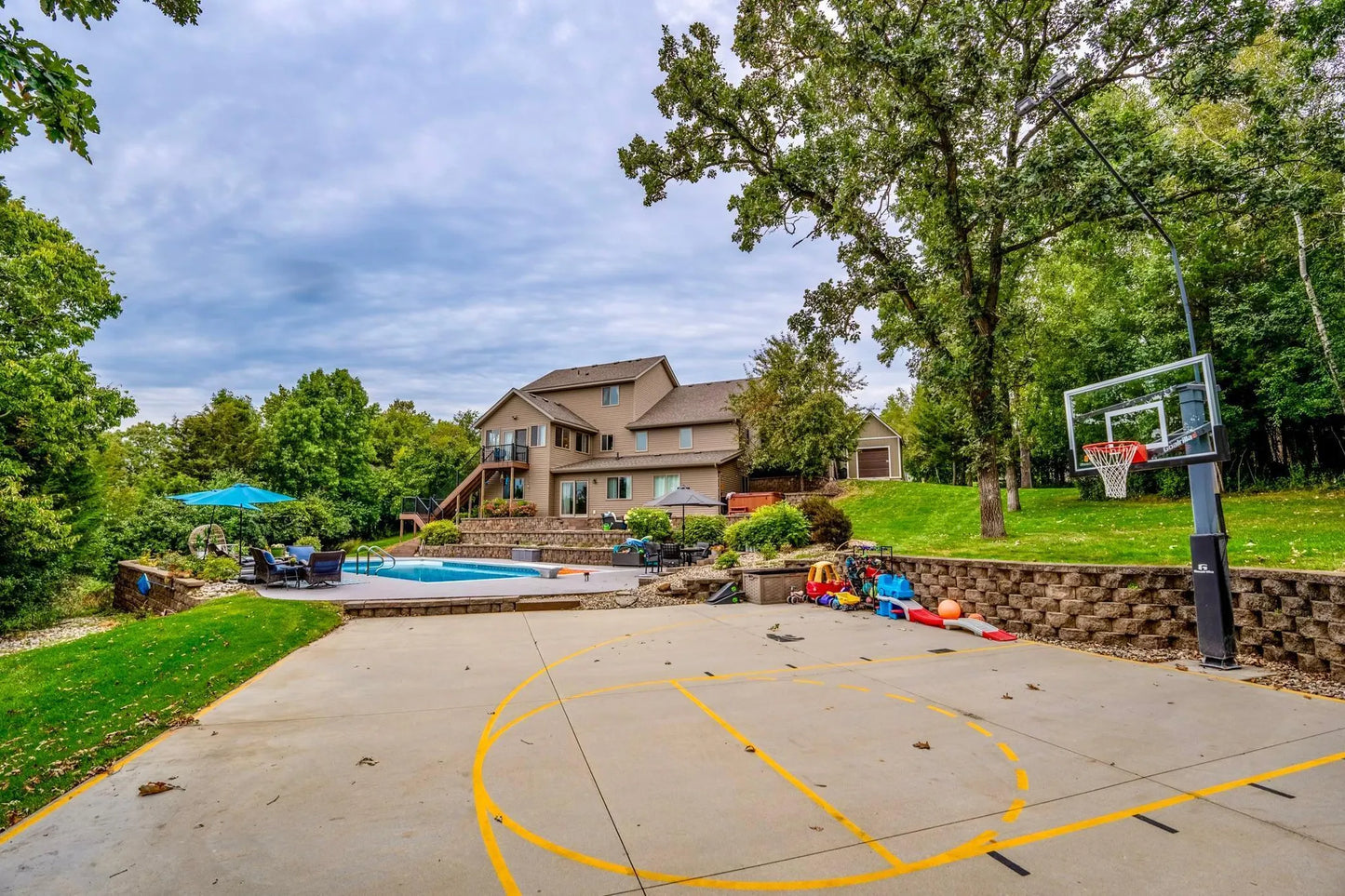 106 Ridge Road, New London, MN 56273