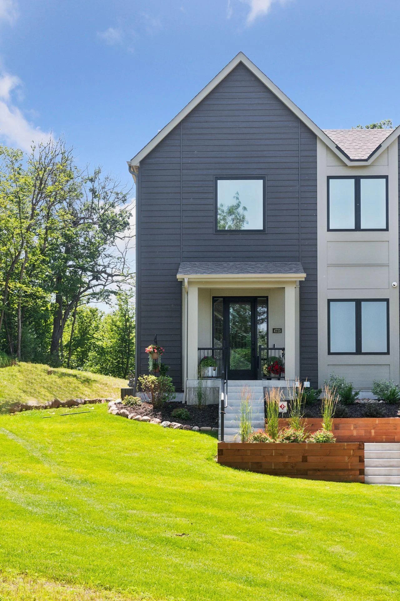 4725 Linden Cove Lane, Savage, MN 55378