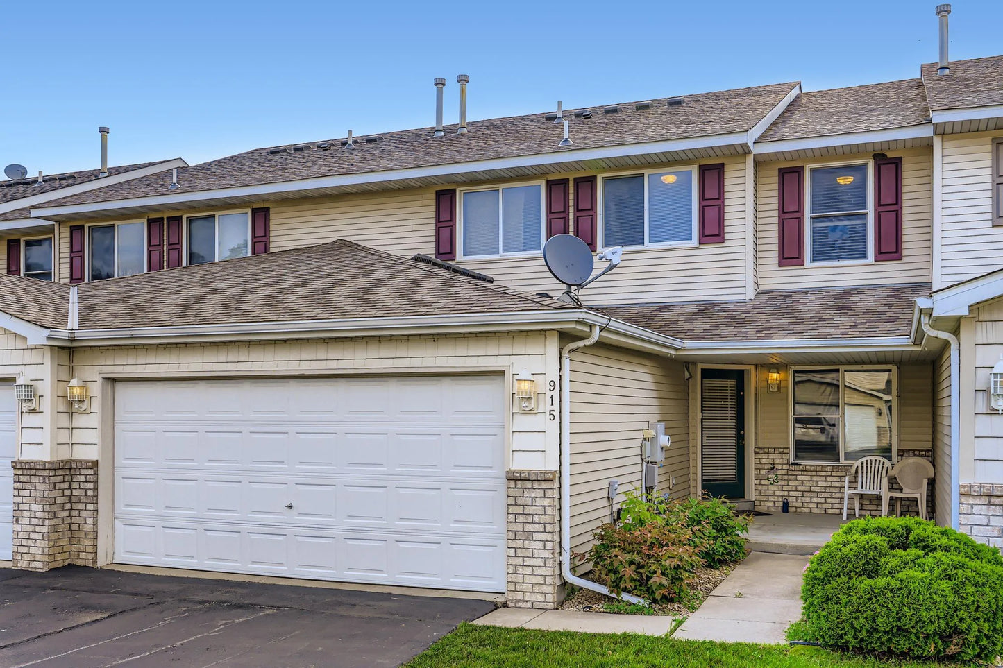 915 Harmony Path, Norwood Young America, MN 55397