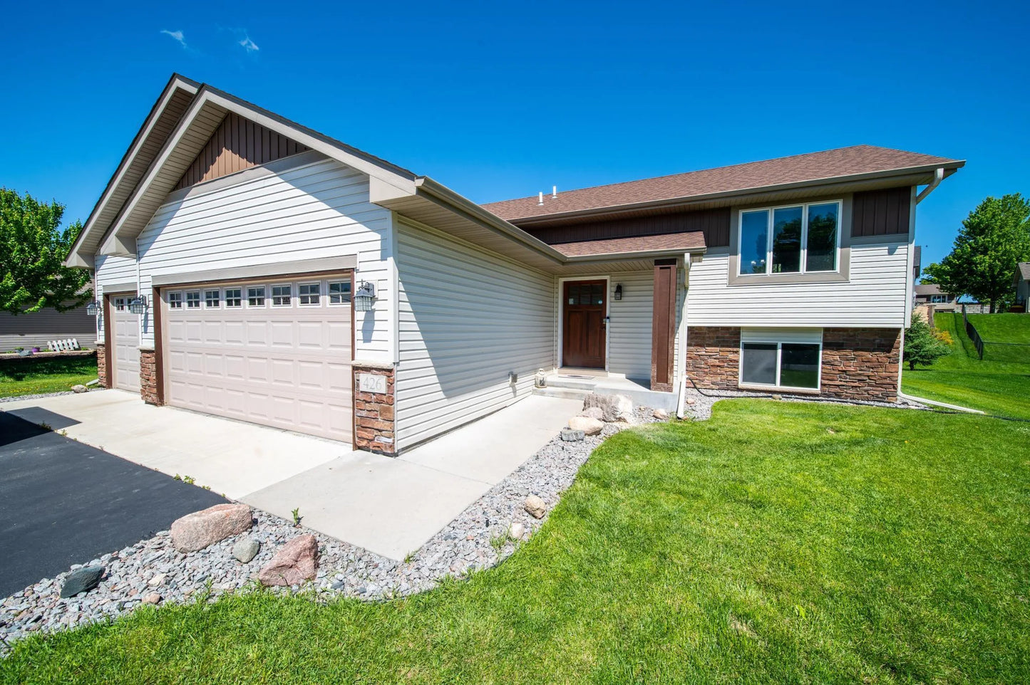 426 Creek Avenue , Delano, MN 55328