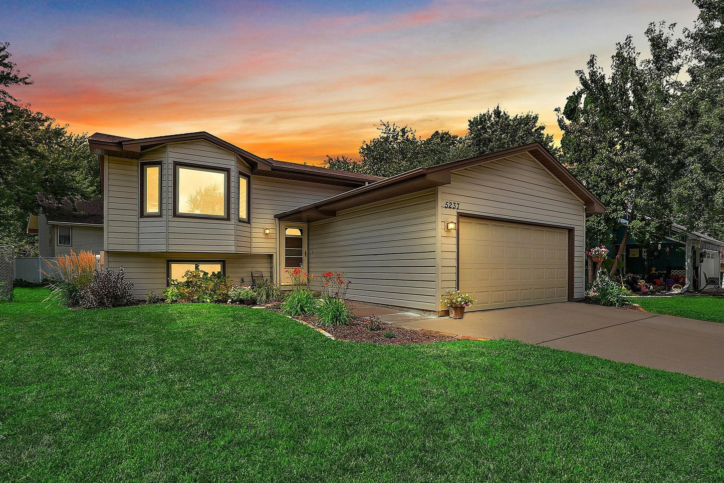 5237 Scott Avenue, Crystal, MN 55429
