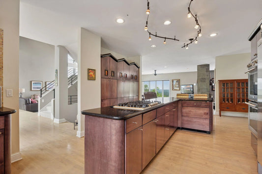10460 Bluff Circle, Chanhassen, MN 55318