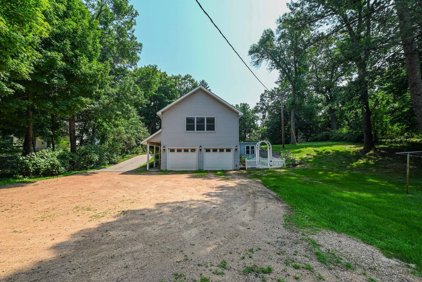 4760 Vine Hill Road, Deephaven, MN 55331