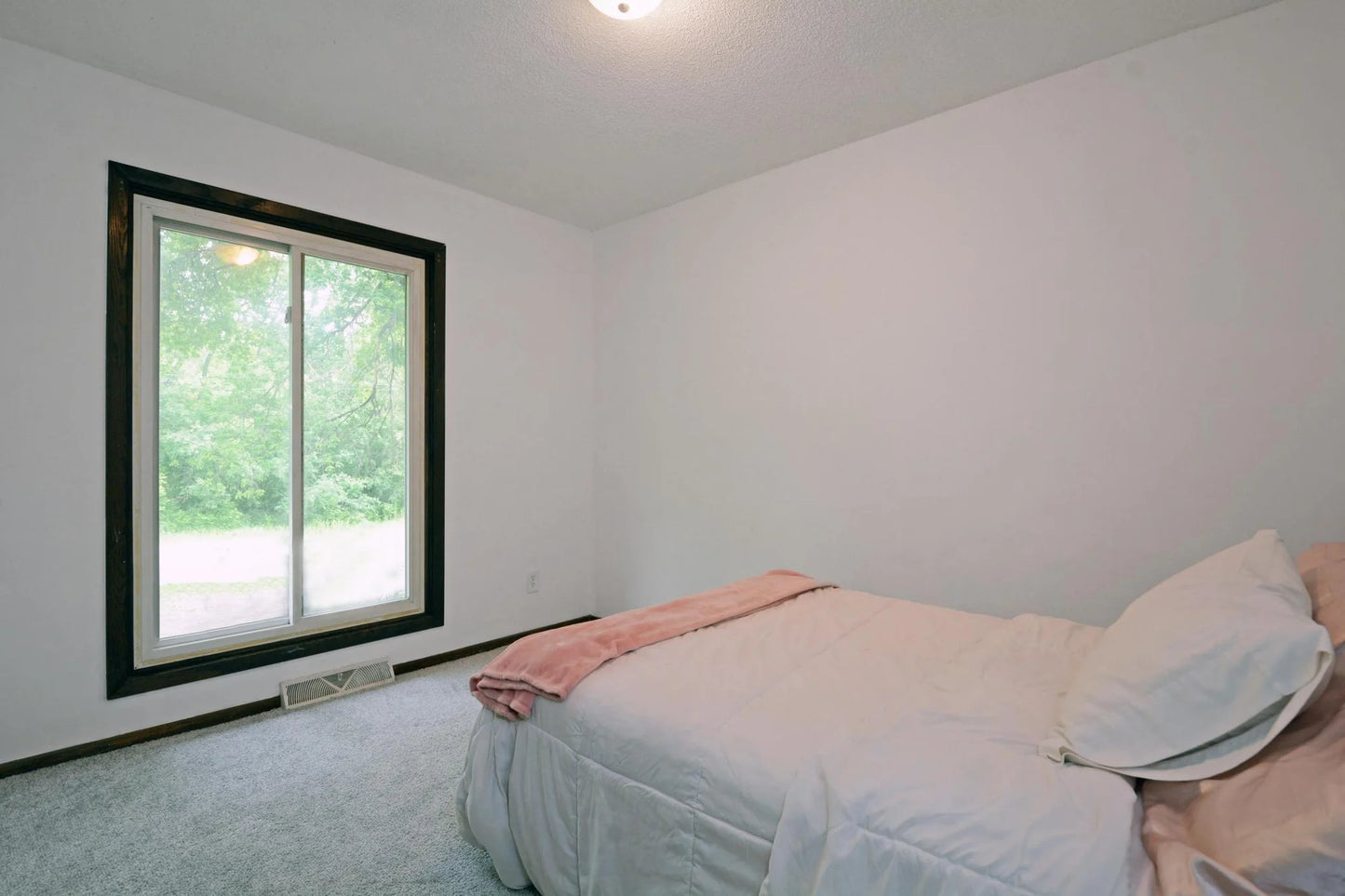 685 Mcknight Road, Saint Paul, MN 55119