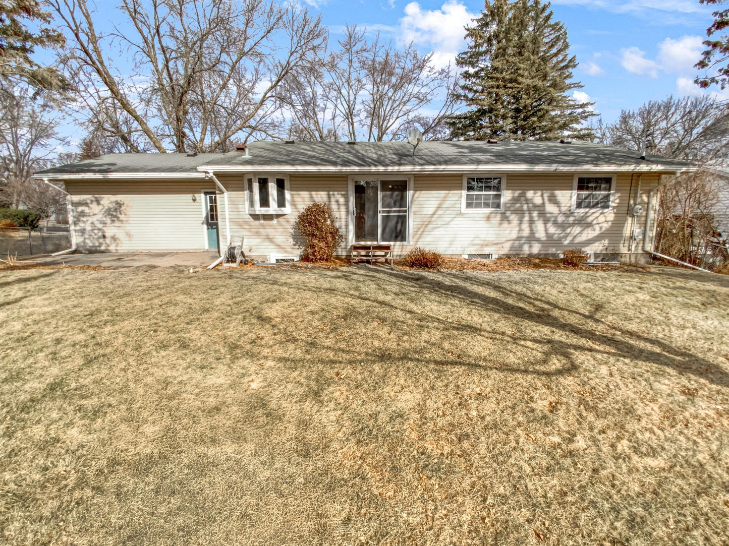 2401 River Hills Drive, Burnsville, MN 55337