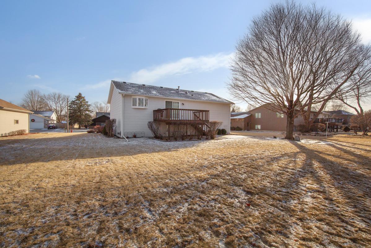 1424 Trailwood Lane, Faribault, MN 55021