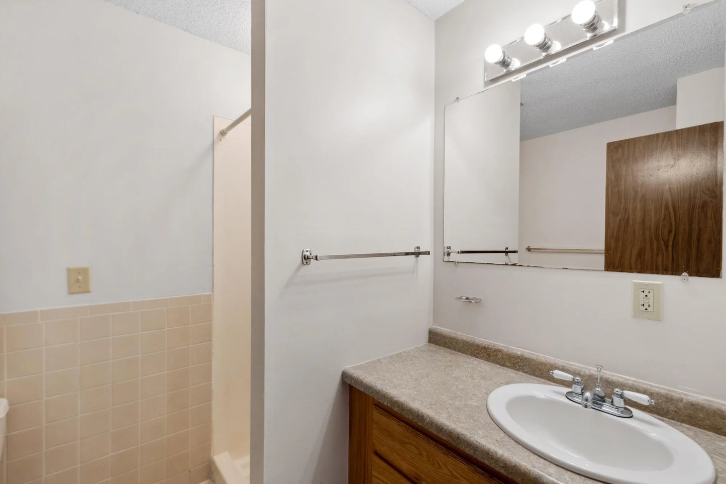 450 Ford Road, Saint Louis Park, MN 55426