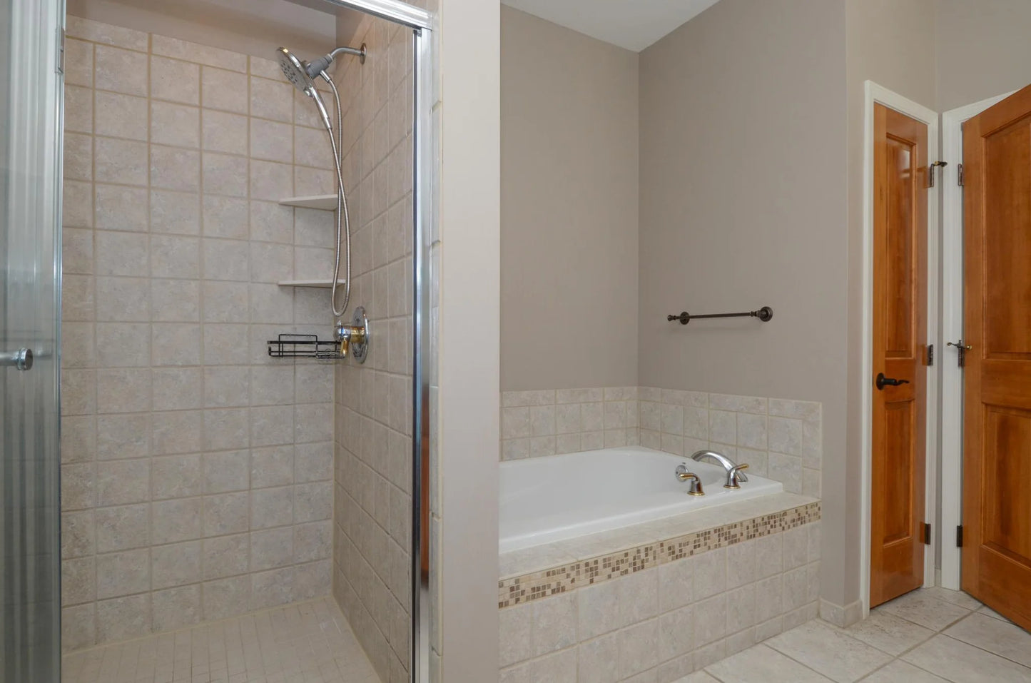 5225 Grandview Square, Edina, MN 55436