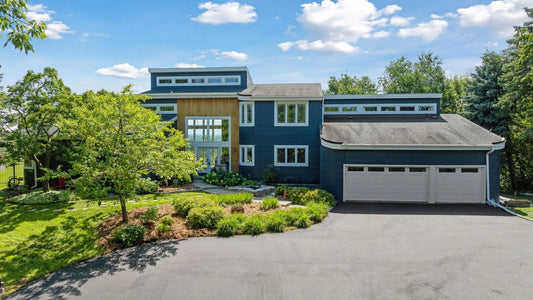10460 Bluff Circle, Chanhassen, MN 55318
