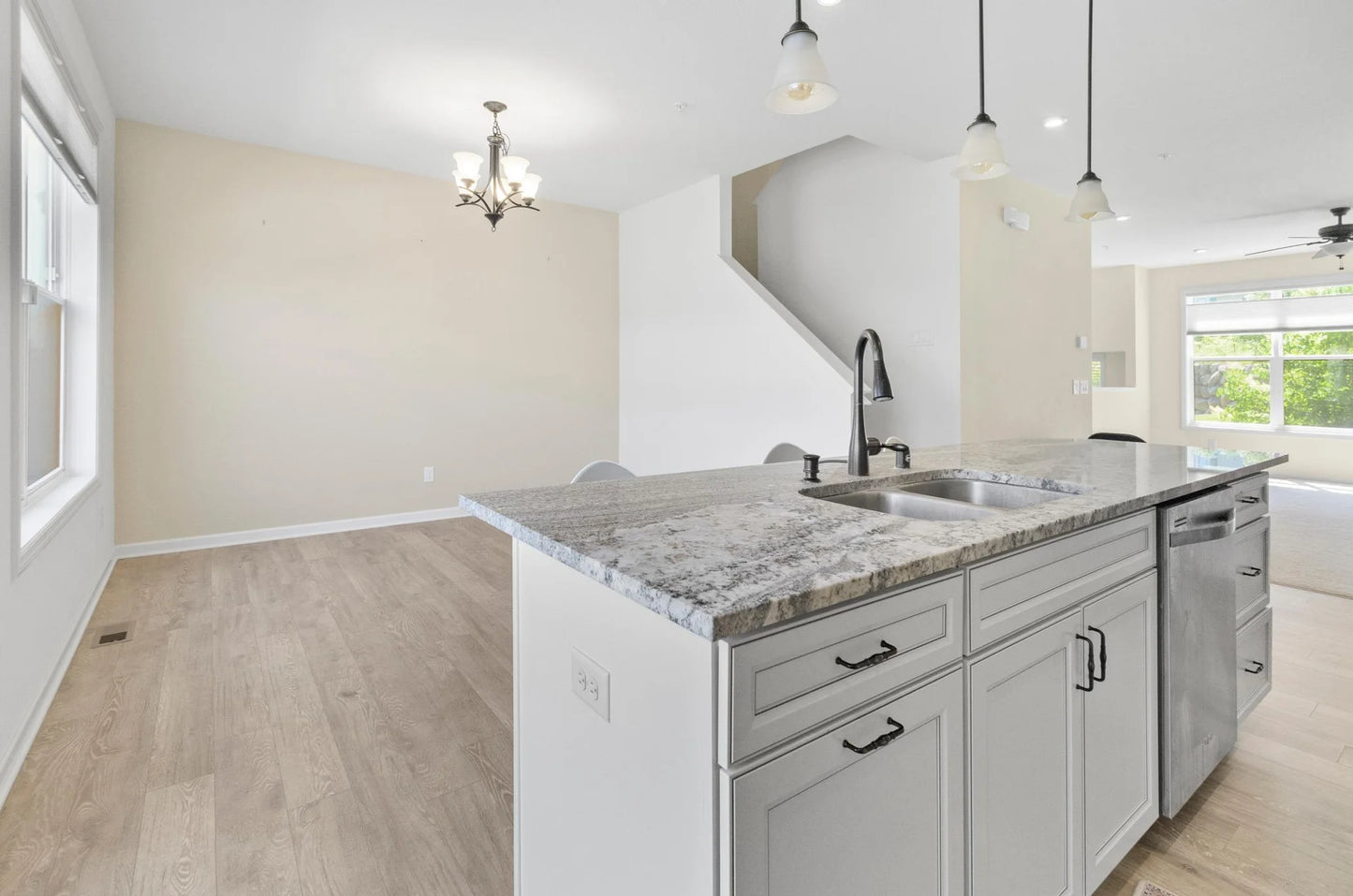 4016 River Valley Way, Eagan, MN 55122
