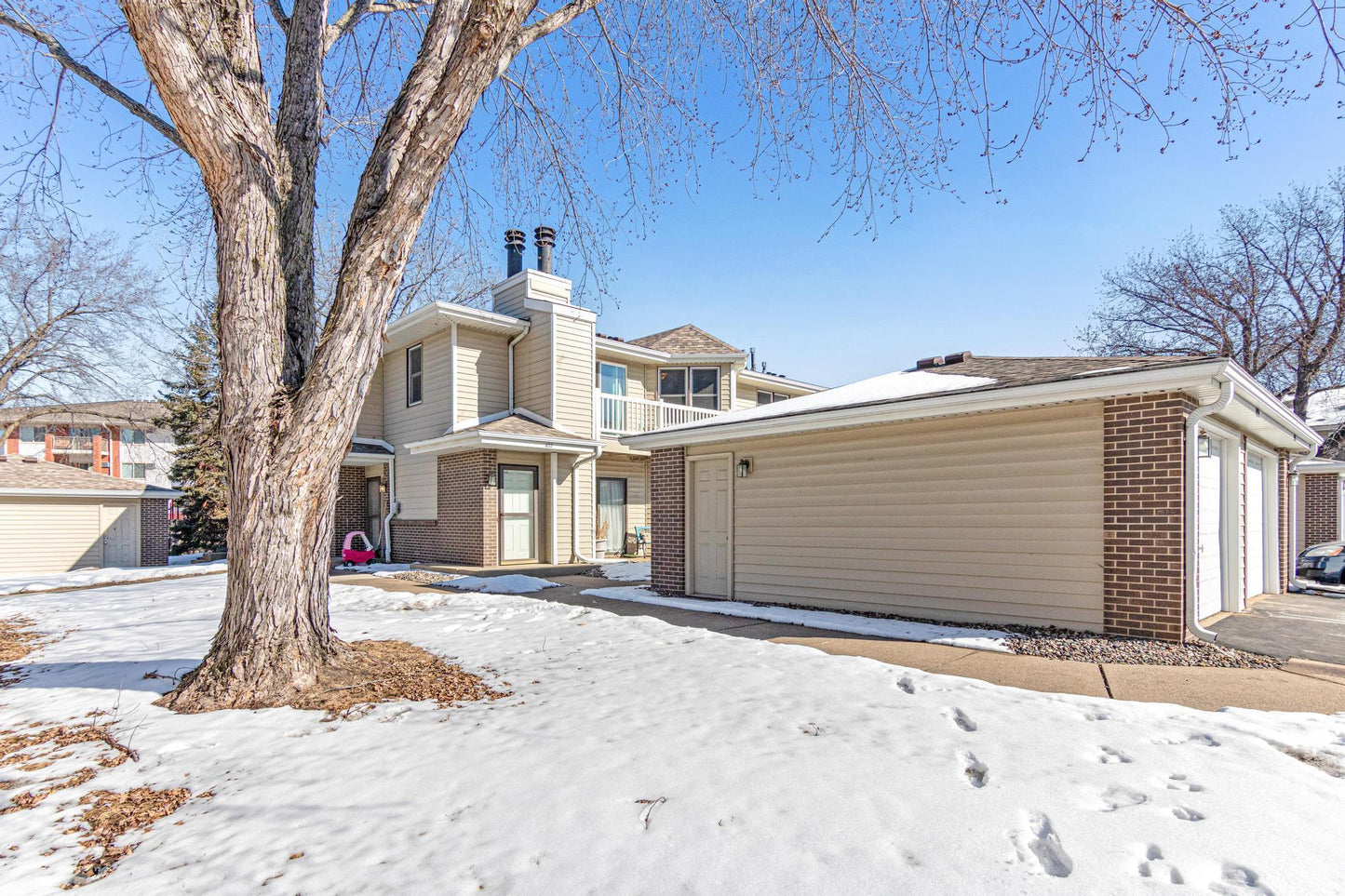 1122 Travelers Trail, Burnsville, MN 55337