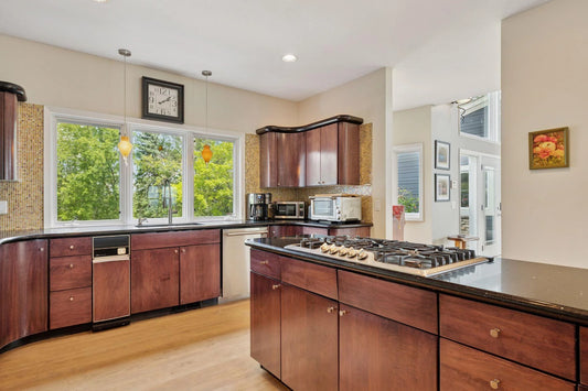 10460 Bluff Circle, Chanhassen, MN 55318