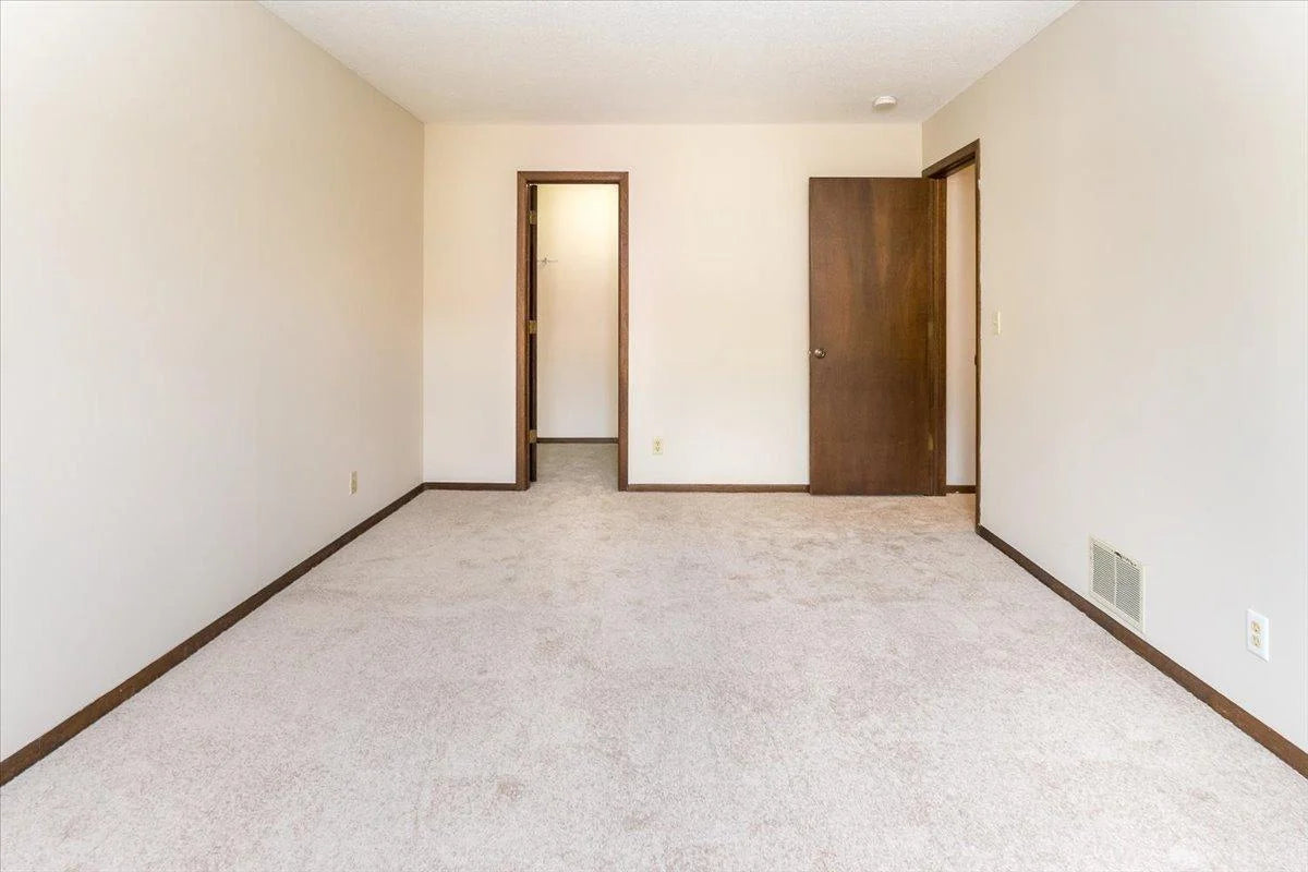10350 Balsam Lane, Eden Prairie, MN 55347