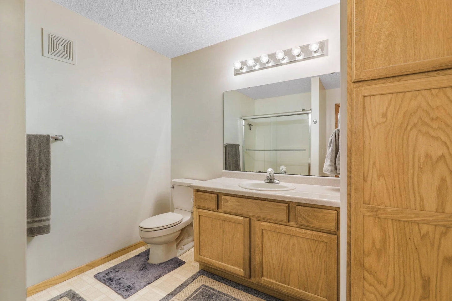 10450 64th Way, Albertville, MN 55301